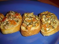 klicken Sie hier um das
Bild grösser anzuzeigen bruschetta_tomate_feta003.jpg
