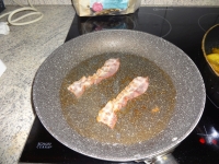 klicken Sie hier um das
Bild grösser anzuzeigen burger-spiegelei-bacon002.jpg