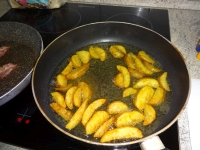 klicken Sie hier um das
Bild grösser anzuzeigen burger-spiegelei-bacon004.jpg