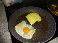 klicken Sie hier um das
Bild grösser anzuzeigen burger-spiegelei-bacon007.jpg