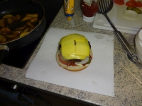 klicken Sie hier um das
Bild grösser anzuzeigen burger-spiegelei-bacon009.jpg