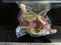klicken Sie hier um das
Bild grösser anzuzeigen entenschlegel_sous_vide_calvados002.jpg