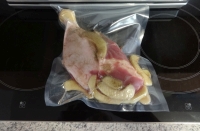 klicken Sie hier um das
Bild grösser anzuzeigen entenschlegel_sous_vide_calvados003.jpg