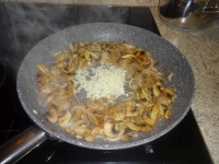 klicken Sie hier um das
Bild grösser anzuzeigen schnitzel-pilzrahmsosse003.jpg