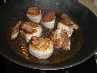 klicken Sie hier um das
Bild grösser anzuzeigen schweine_filet_an_pilzrahmsosse004.jpg