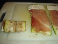 klicken Sie hier um das
Bild grösser anzuzeigen zuccini_roellchen002.jpg